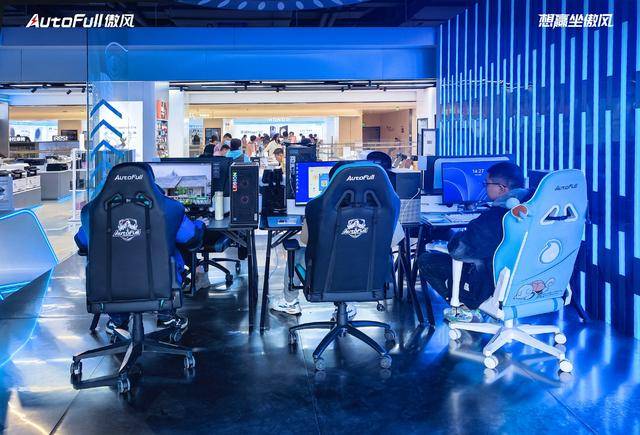 验：傲风电竞椅门店的场景化创新pg电子中文模拟器打造沉浸式体(图4)