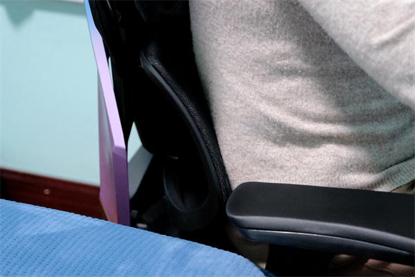 骁骑X5S人体工学电竞椅开箱使用测评pg电子模拟器免费版承托到位更炫酷(图16)