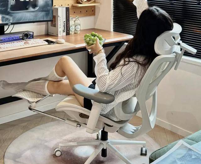 一年入40亿为中国人造“撑腰椅”pg试玩县城企业做到全球销量第(图4)